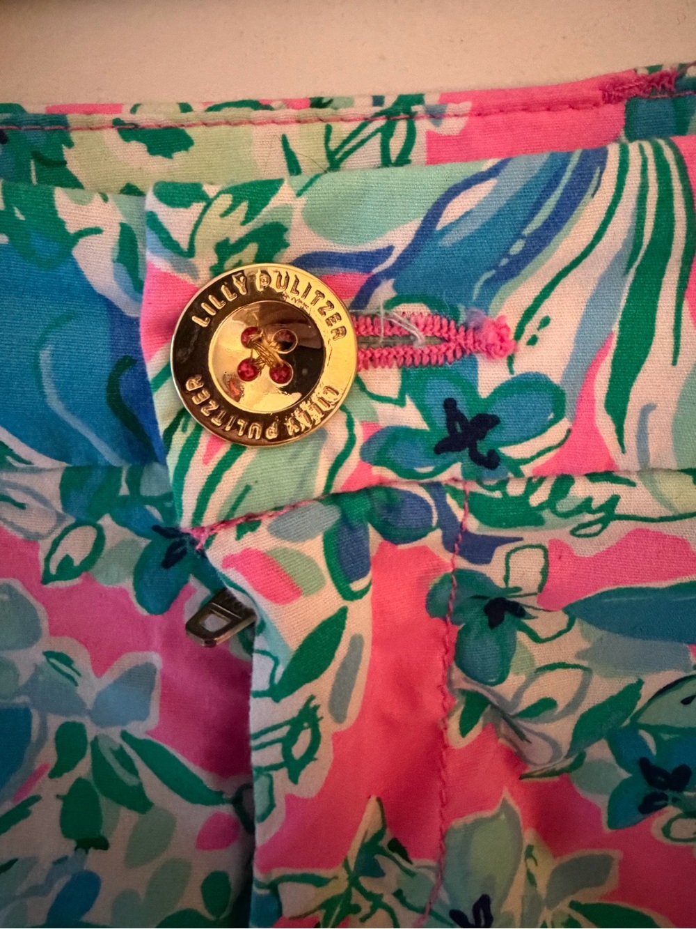 Bright, colorful Lilly Pulitzer floral shorts in women’s size 4 🌺 - Picture 4 of 4
